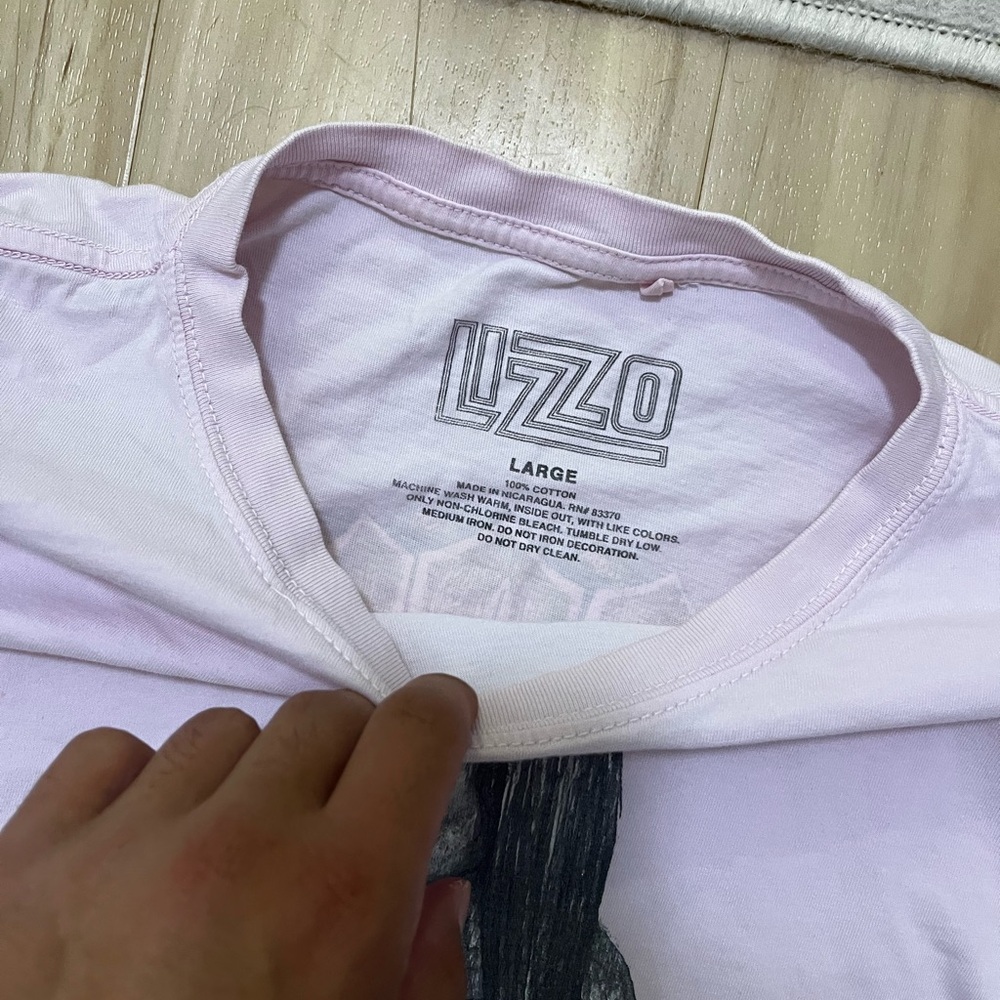 Lizzo branded Lizzo special tour long sleeve tee - Picture 3 of 4